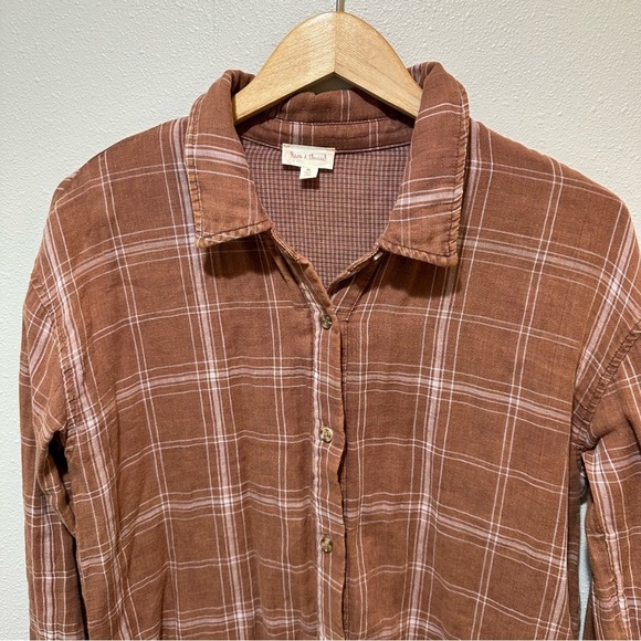 Hem & Thread Raw Edge Button Down - Picture 4 of 10